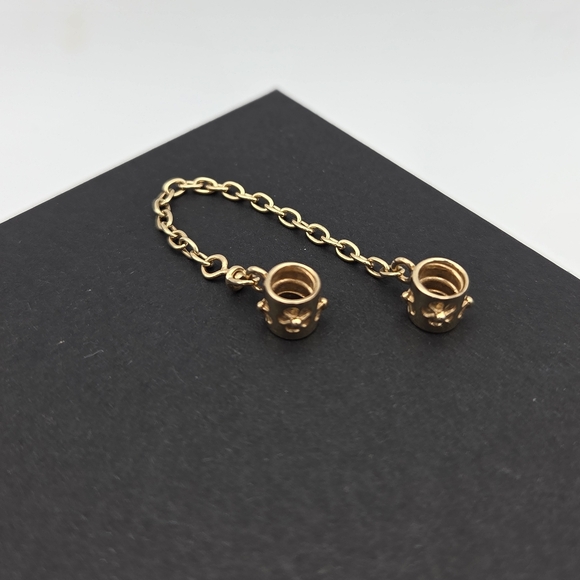 💥SALE....Pandora Retired "Gold Daisy" 14kt Safety Chain. Chain Is 3" Long. - Picture 2 of 6